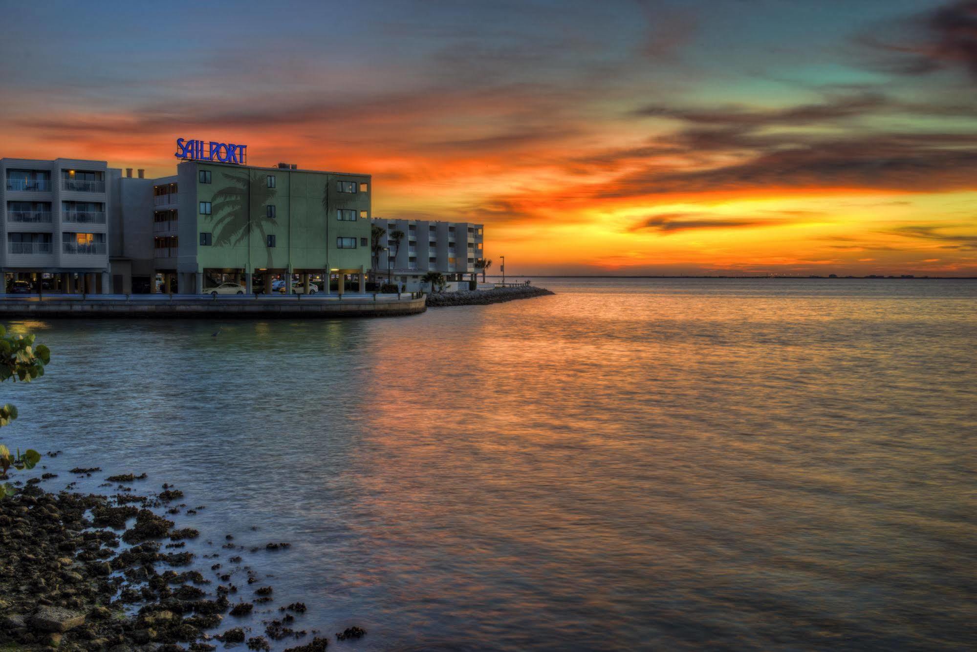 Sailport Waterfront Suites Tampa Exterior photo