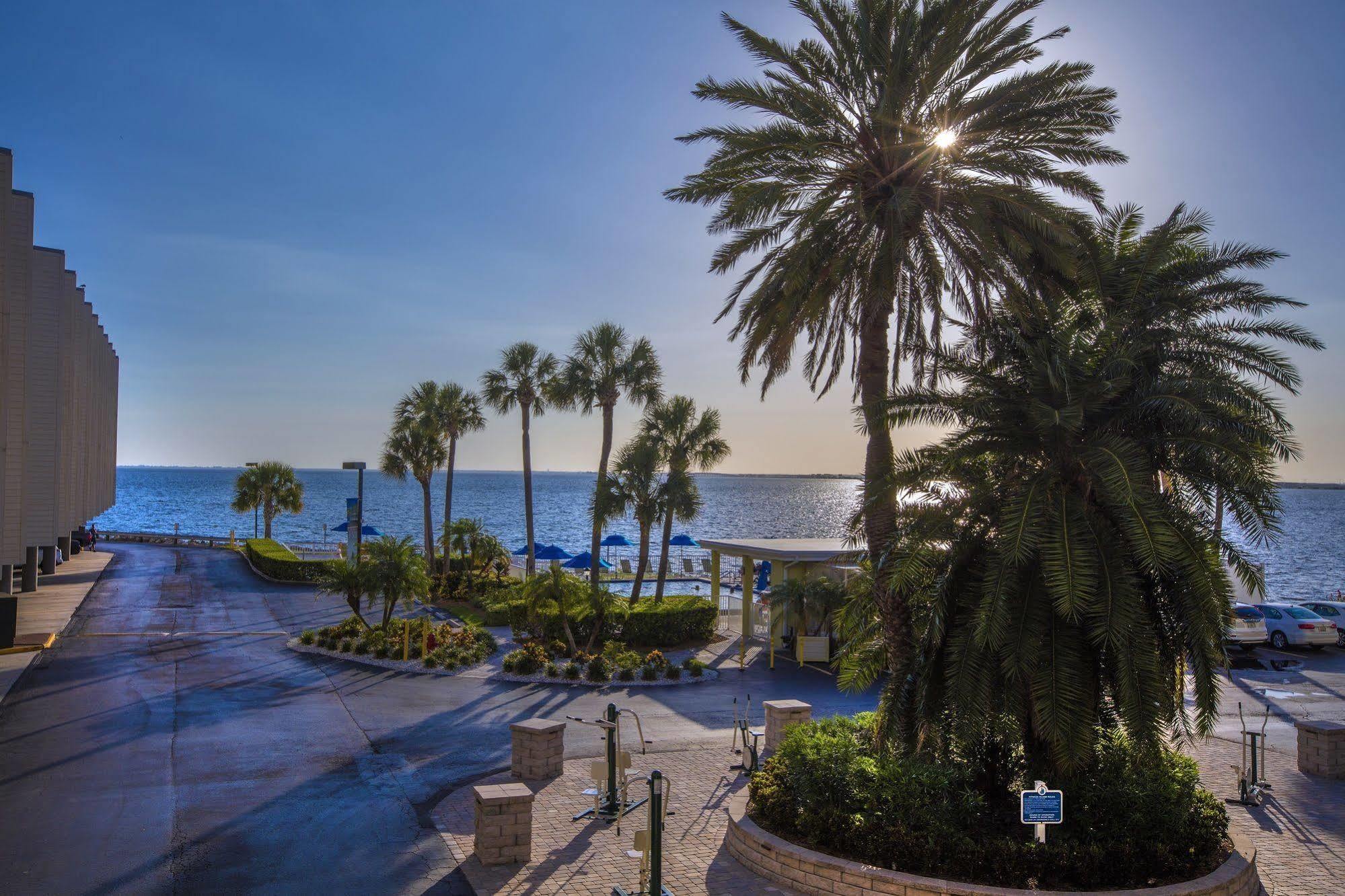 Sailport Waterfront Suites Tampa Exterior photo
